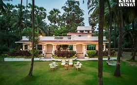 Stayvista'S Villa Bharat - Beachfront Serenity With A Spacious Lawn